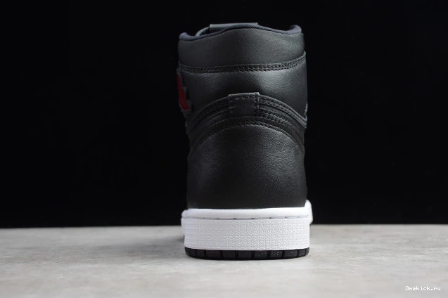One Kick Satin High Air 1 555088-060 Retro Jordan OG Black 0811